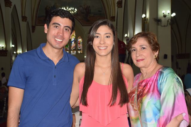 Juan David Flórez Vanegas, María Angélica Trujillo de Iriarte y Claudia Iriarte.
